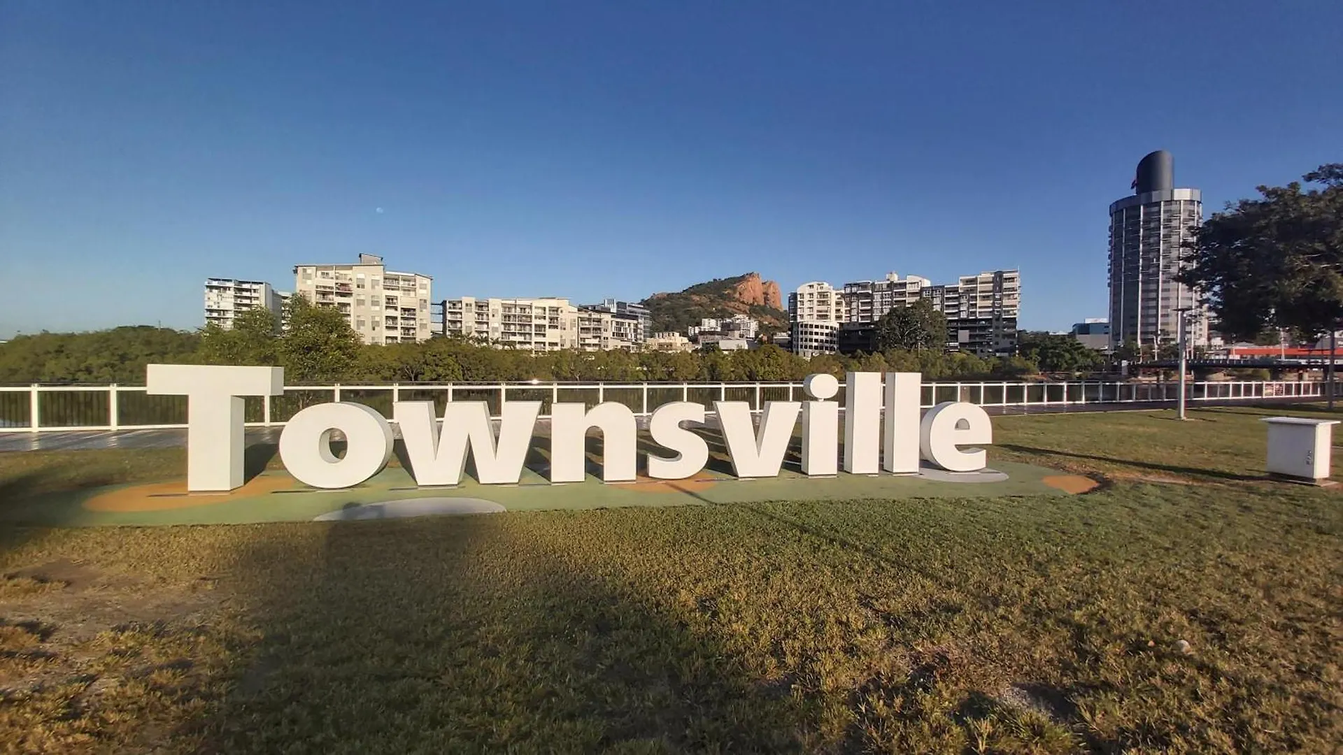 City Love Affair On Stanley Townsville Apartmán